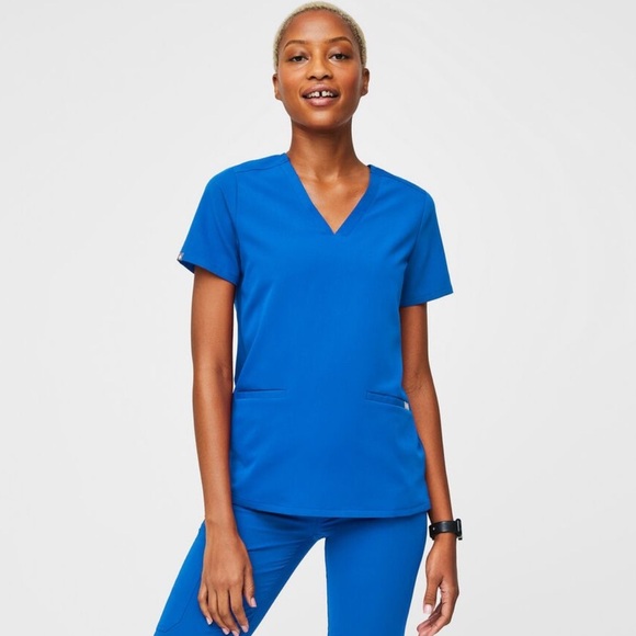 Figs Casma Three-Pocket Scrub Top - Picture 1 of 10